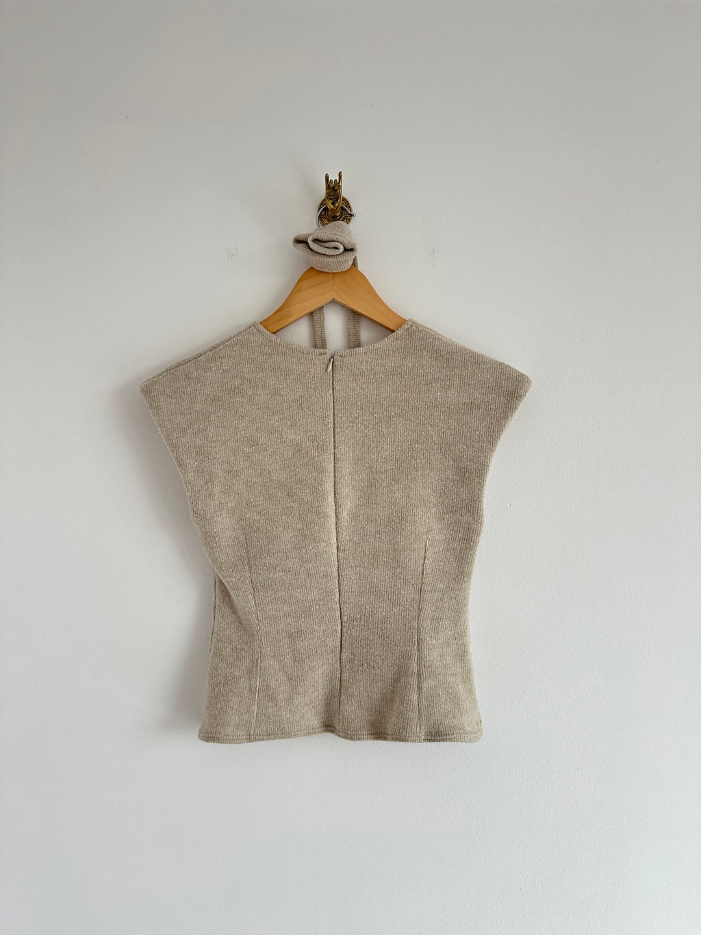 Wollen top met roos beige
