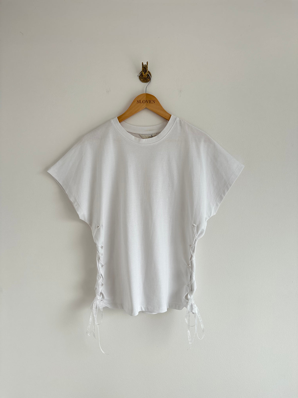 Witte top met knoopsgaten